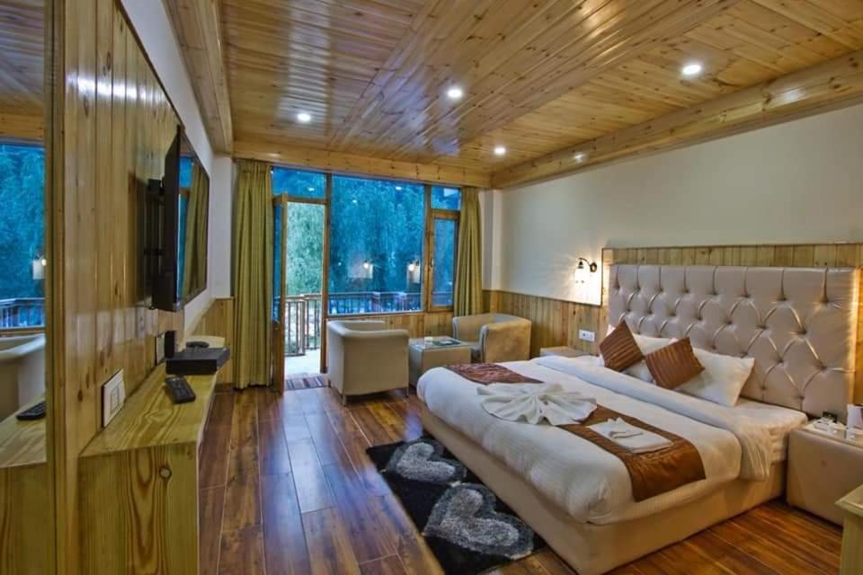 Hotel The Himalayan Vilo - A Riverside Resort,